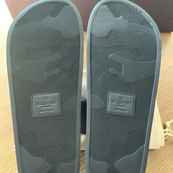 VALENTINO GARAVANI VLTN Logo-Embossed Slide UNISEX - Picture 7 of 15